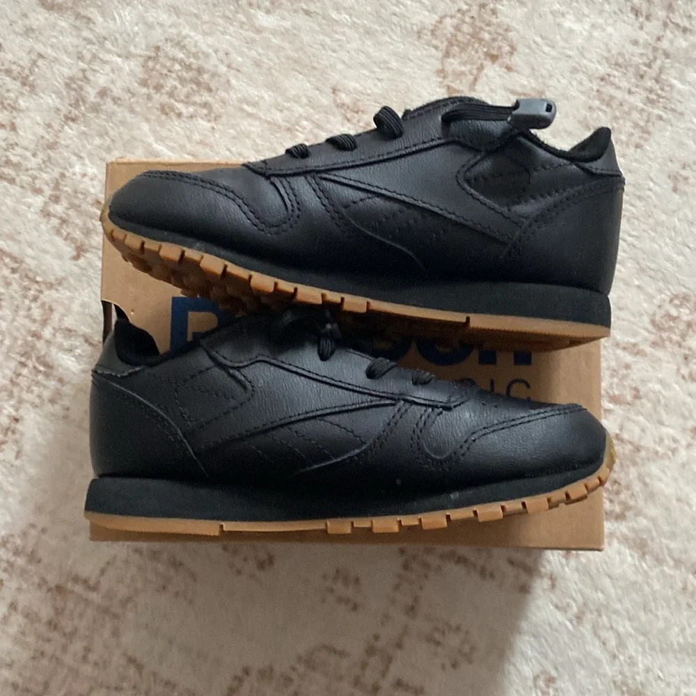 Reebok Classic Leather Toddler sz. 10C Black/Gum - Picture 3 of 7